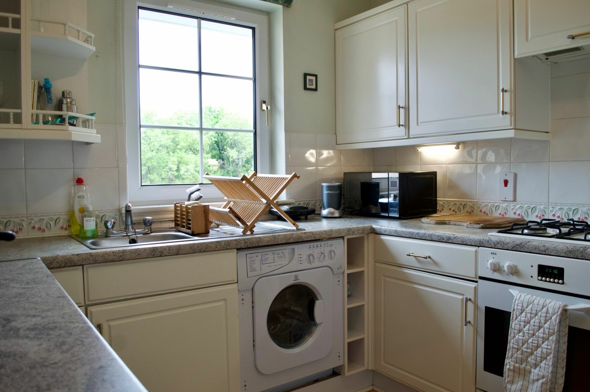 Bright 1 Bedroom In