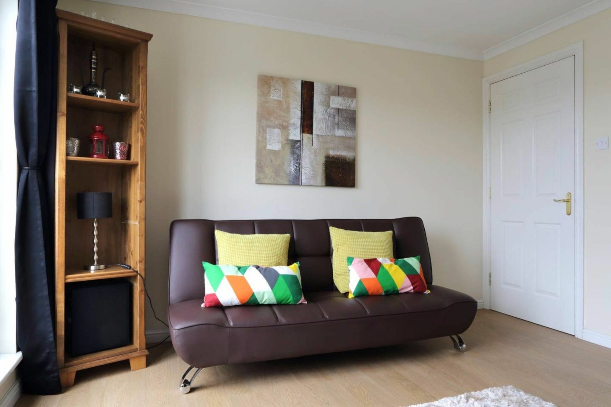 2 Bedroom Off Leith Walk Sleeps 5 Apartment Edinburgh