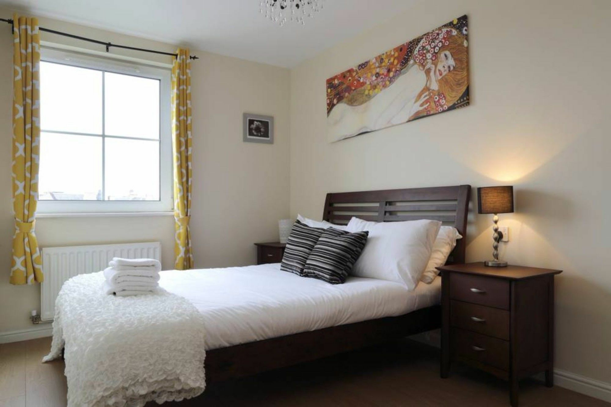 2 Bedroom Off Leith Walk Sleeps 5 * Edinburgh