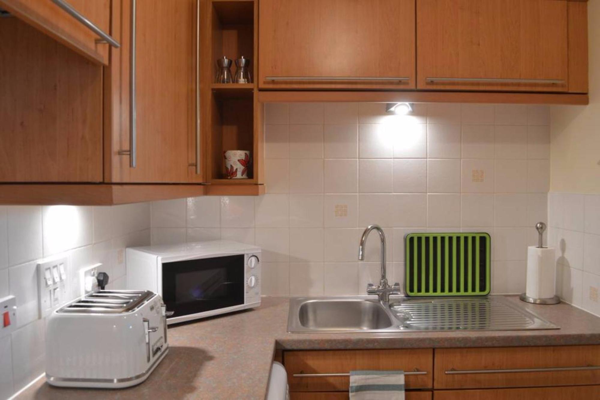 Apartment 2 Bedroom Off Leith Walk Sleeps 5 Edinburgh
