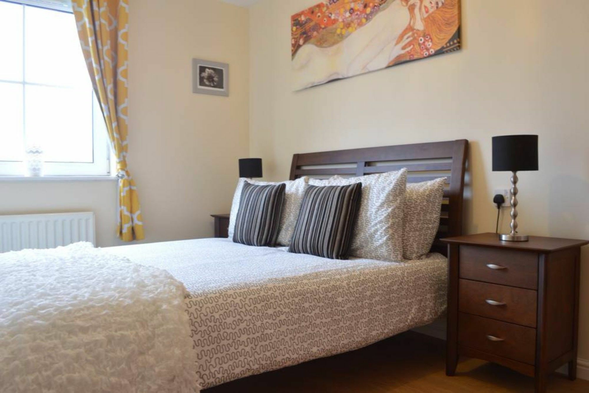 Apartment 2 Bedroom Off Leith Walk Sleeps 5