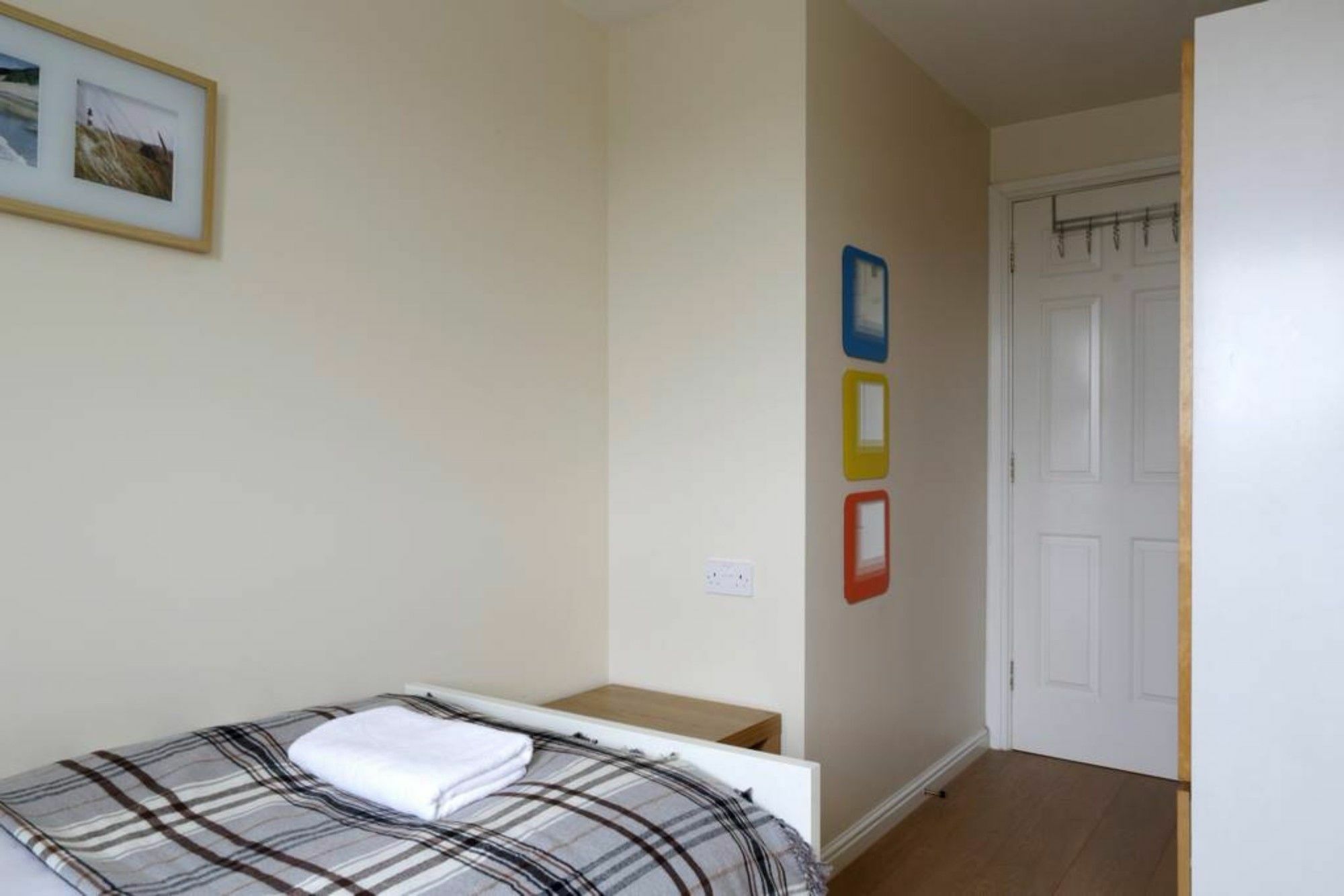 2 Bedroom Off Leith Walk Sleeps 5 * Edinburgh