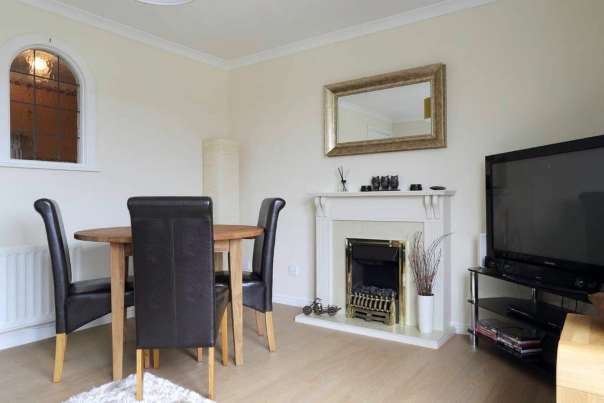 2 Bedroom Off Leith Walk Sleeps 5 Apartment *