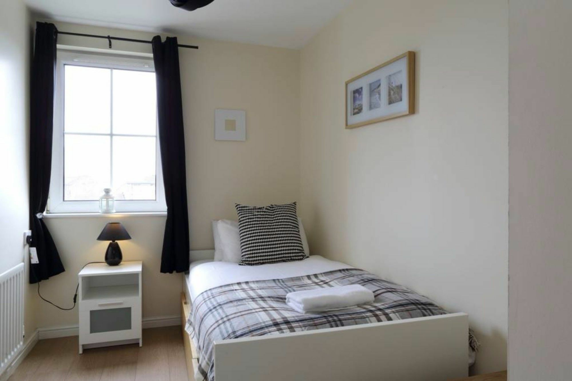 Apartment 2 Bedroom Off Leith Walk Sleeps 5 *
