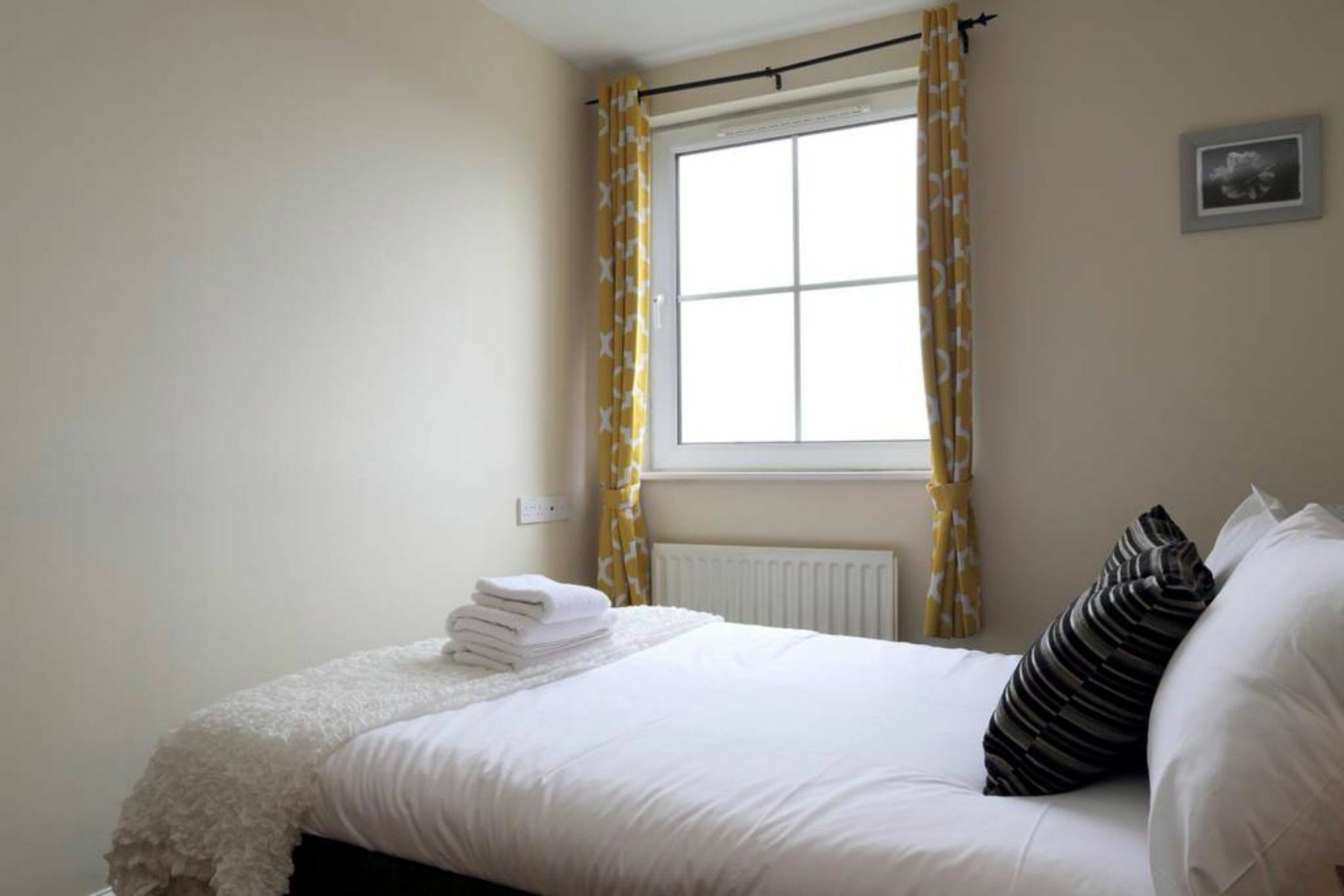 2 Bedroom Off Leith Walk Sleeps 5 Apartment