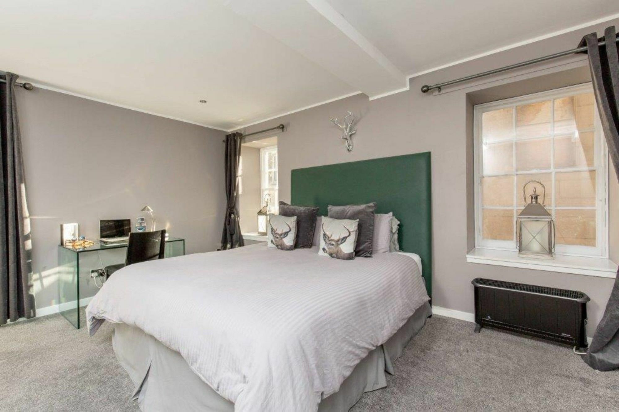 Beautiful Newly Decorated Flat On The Royal Mile! EDI