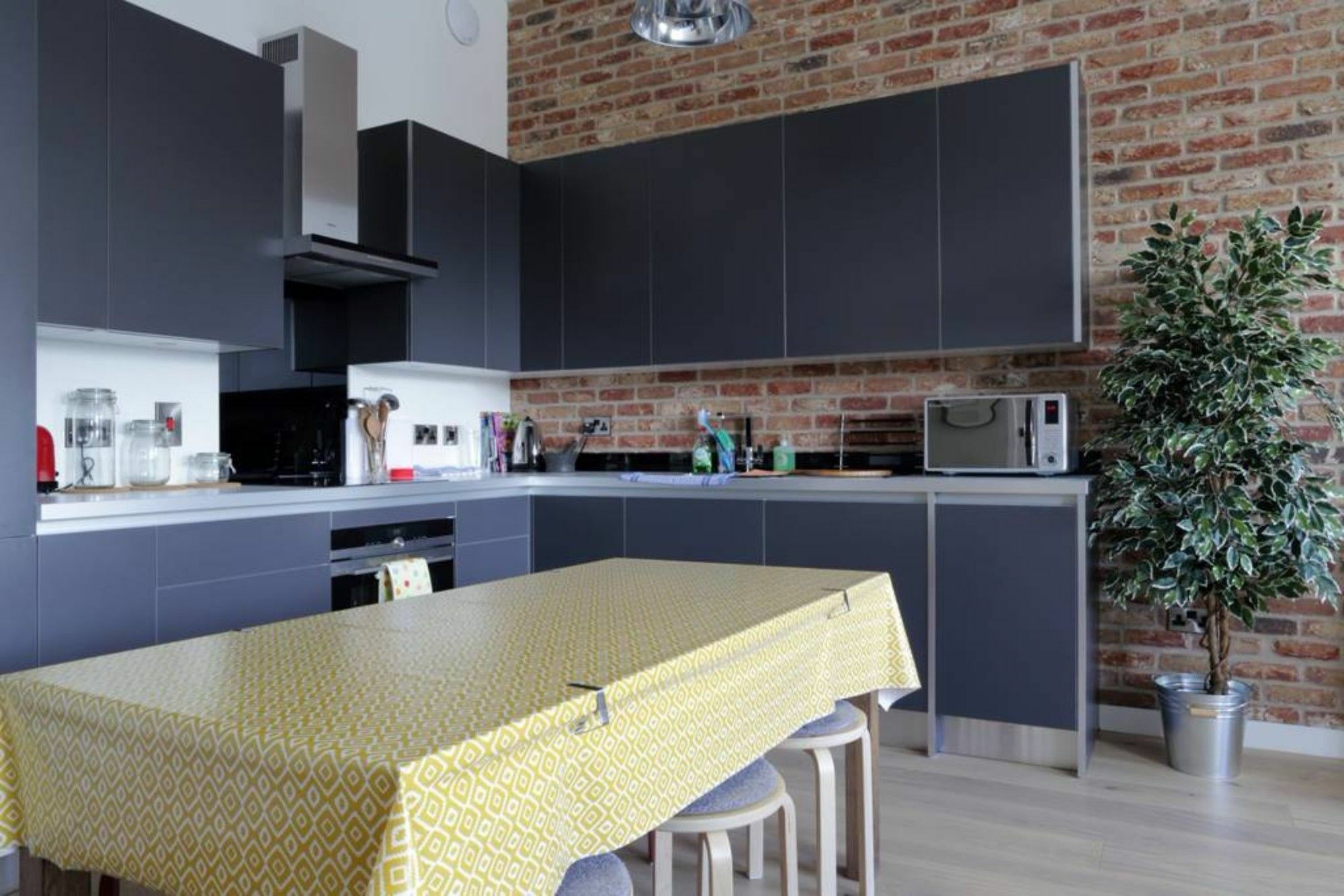 Spacious 2 Bedroom Loft In Converted School!