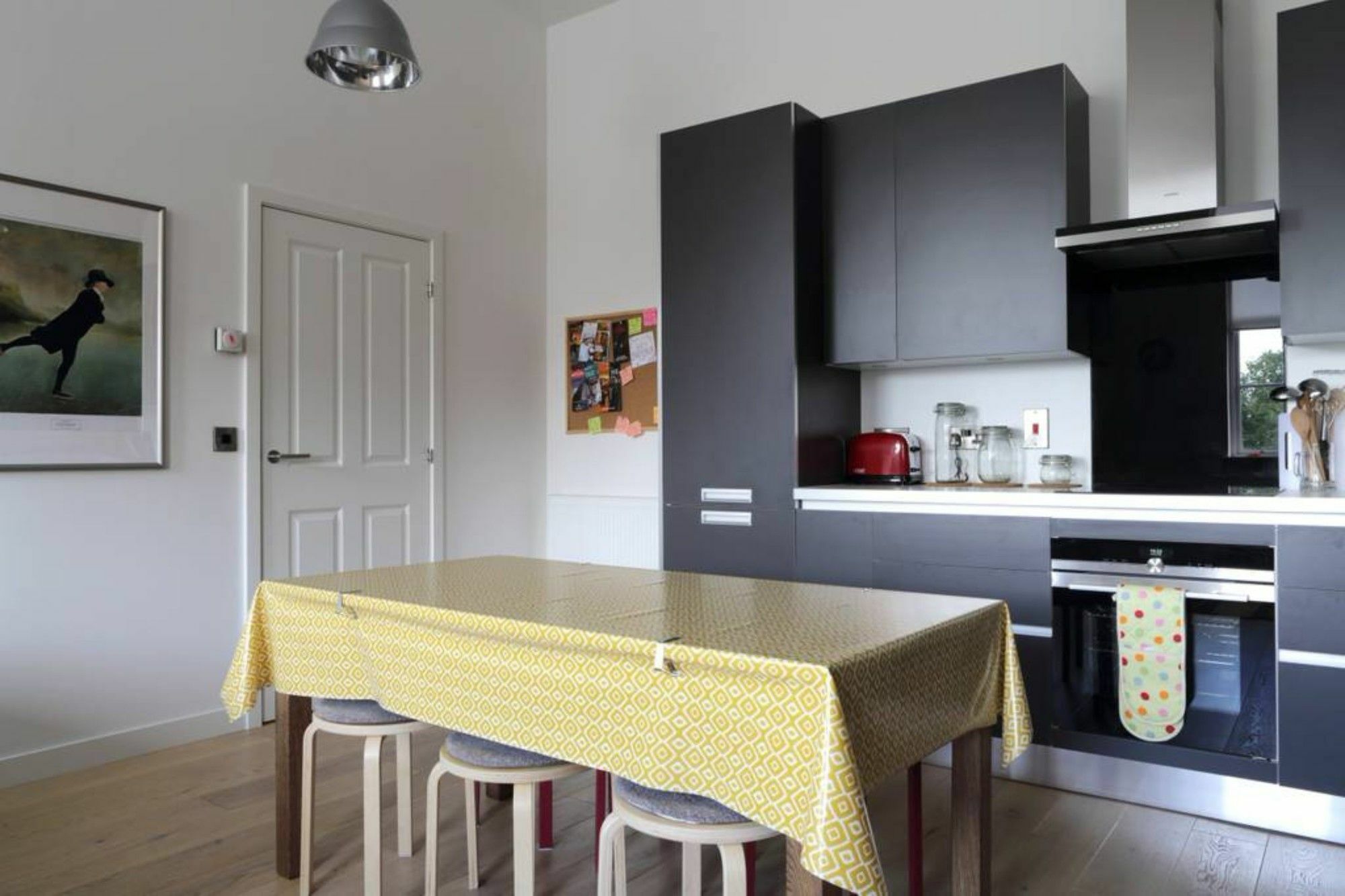 Spacious 2 Bedroom Loft In Converted School! Apartment *