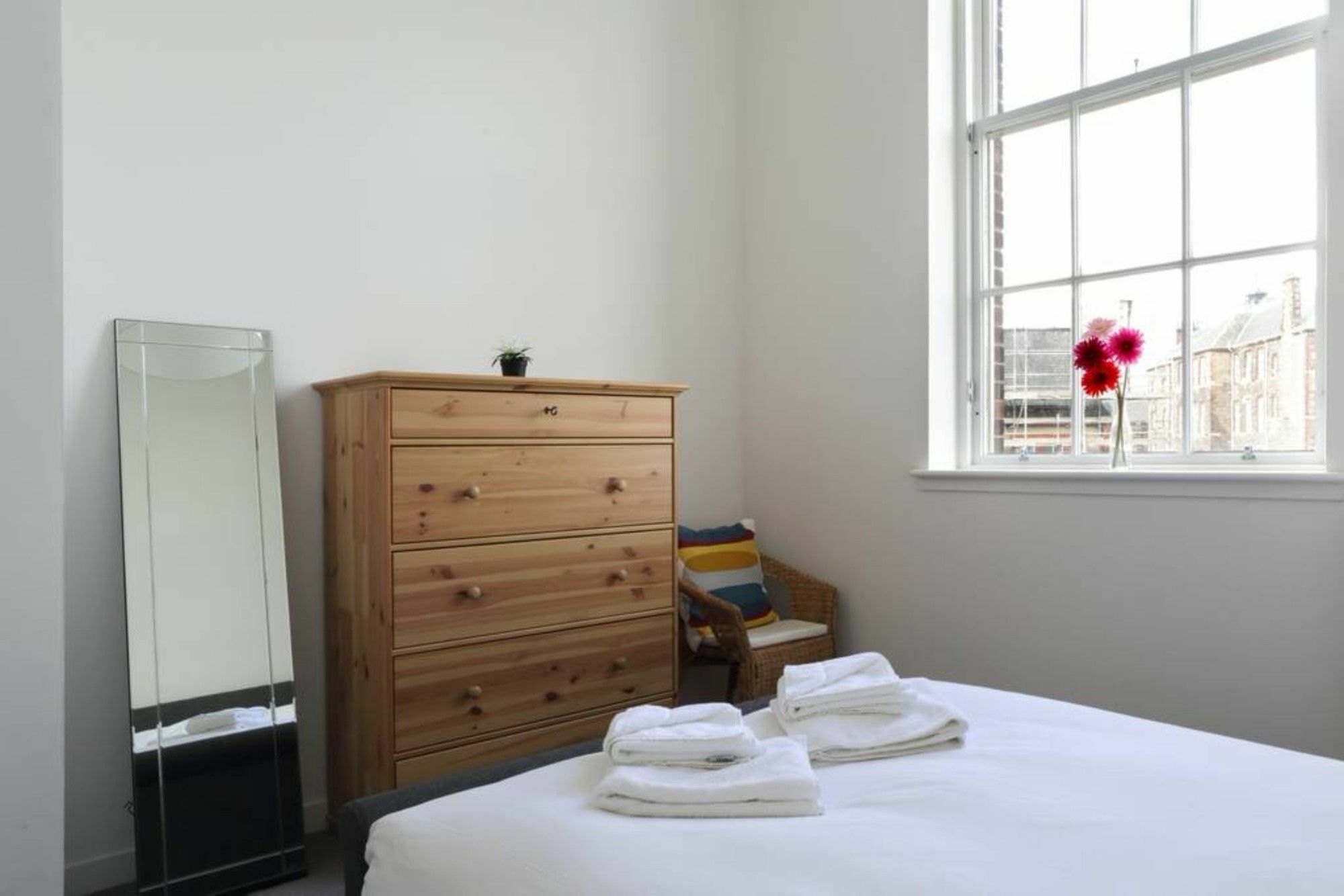 Apartment Spacious 2 Bedroom Loft In Converted School!