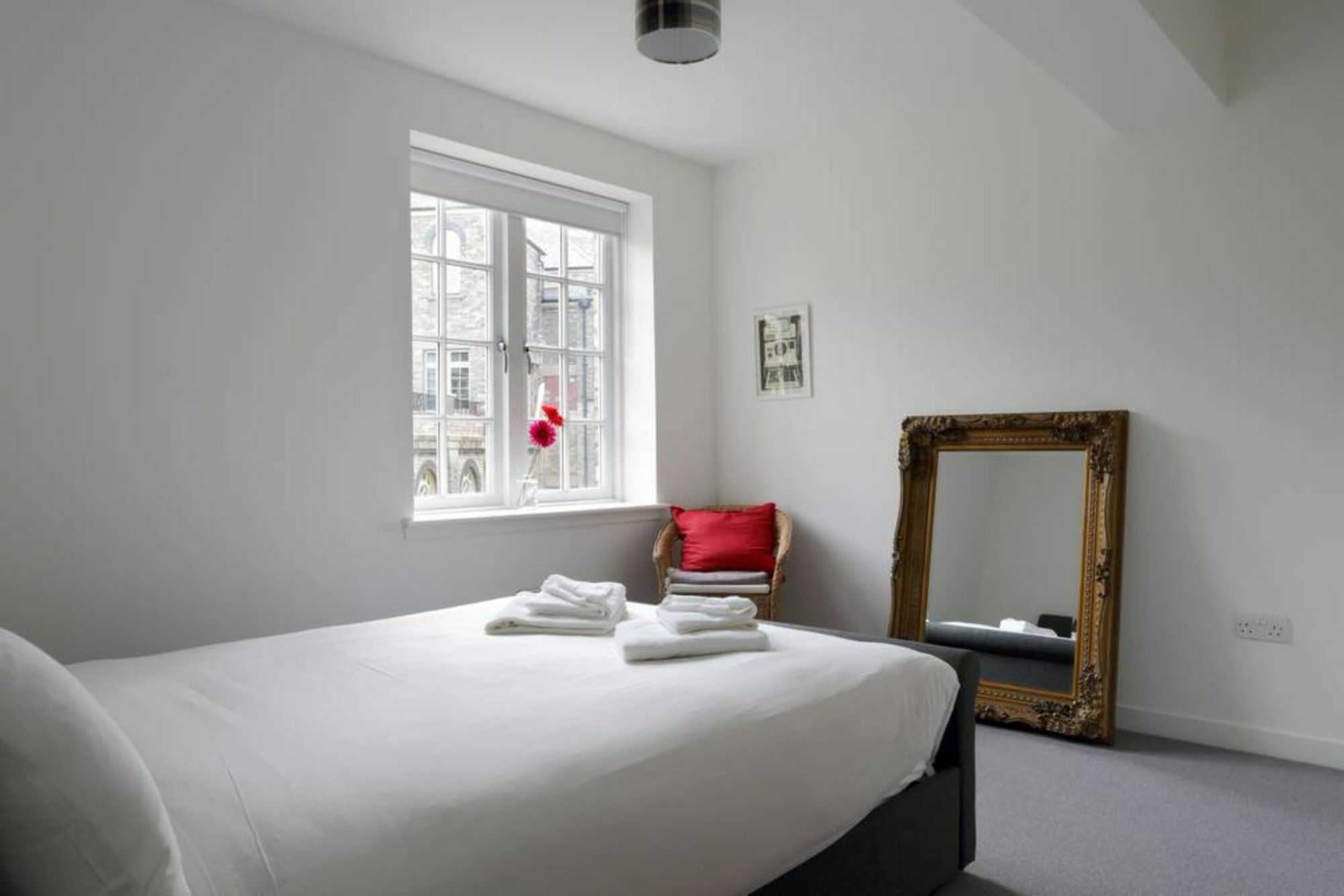 Spacious 2 Bedroom Loft In Converted School!