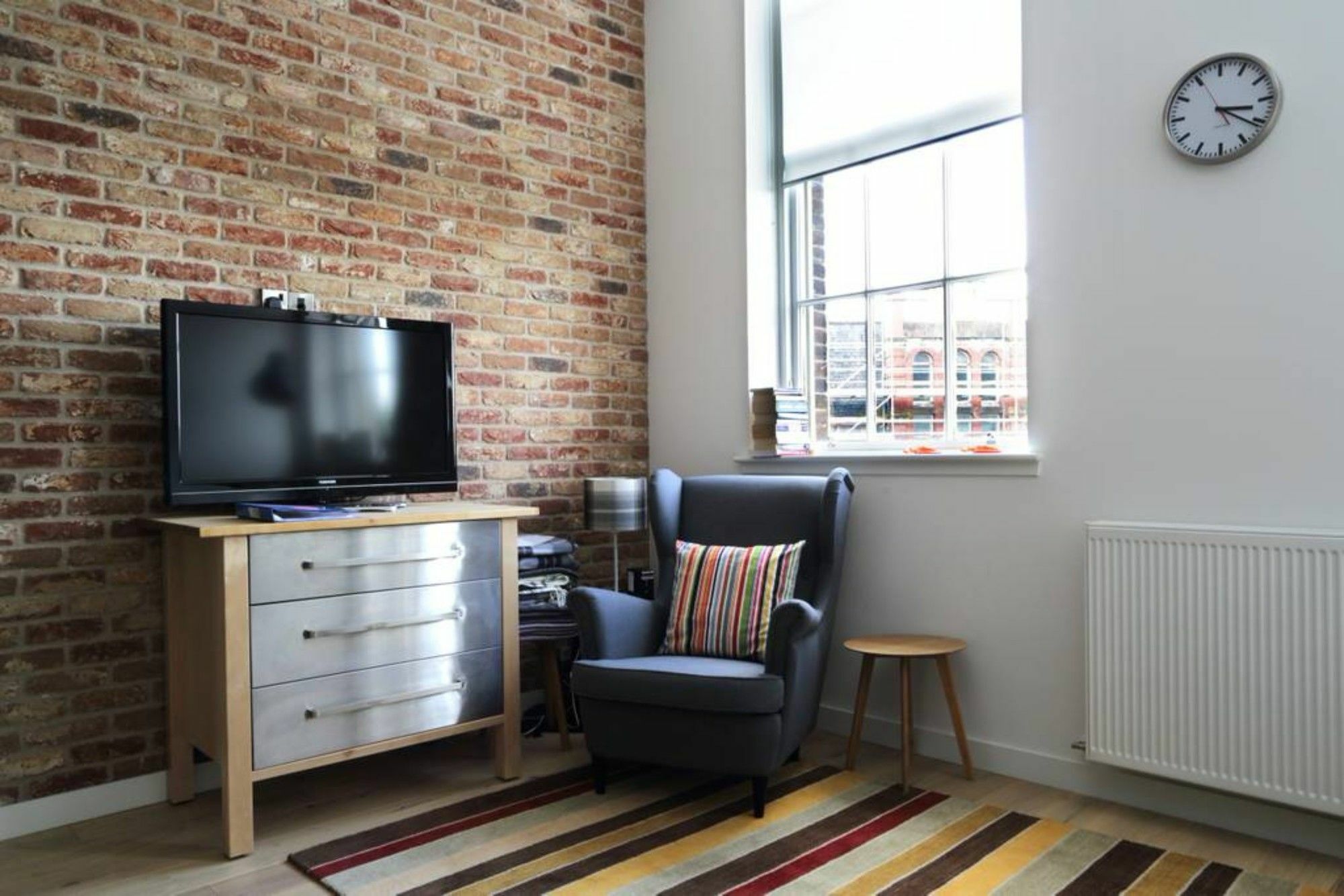 Spacious 2 Bedroom Loft In Converted School! Apartment