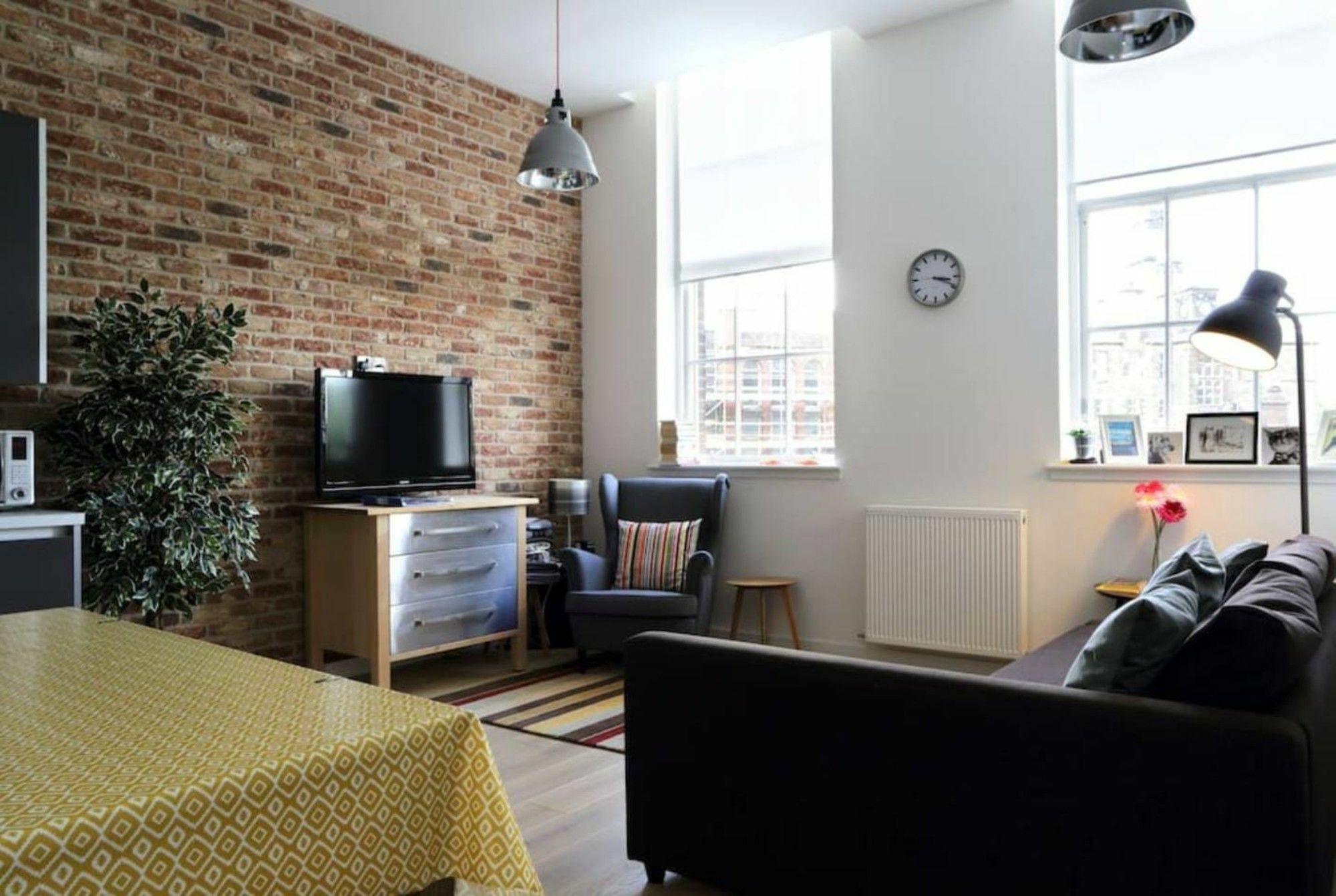 Spacious 2 Bedroom Loft In Converted School! * Edinburgh