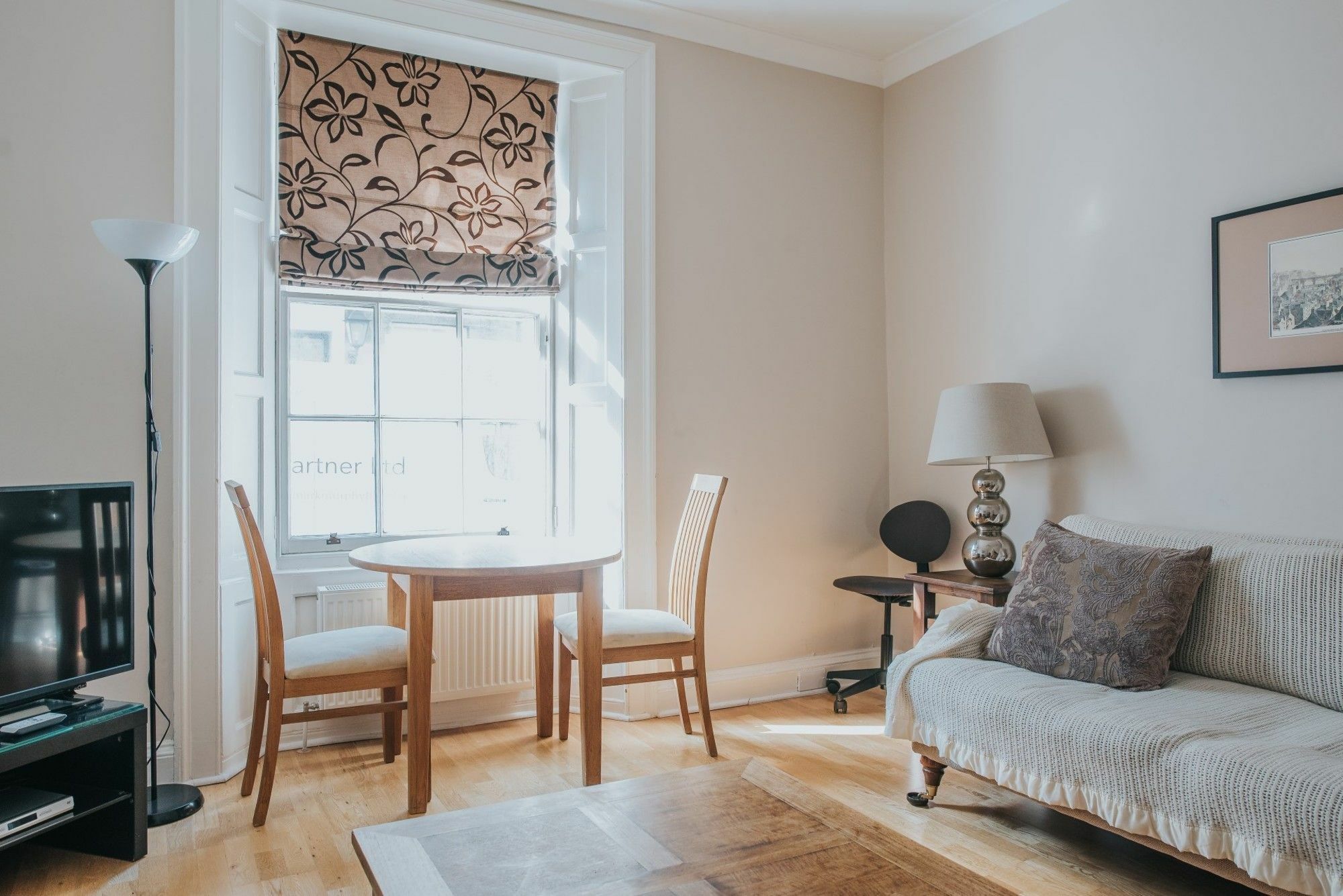Reizand Apartments, Young St Apartment *