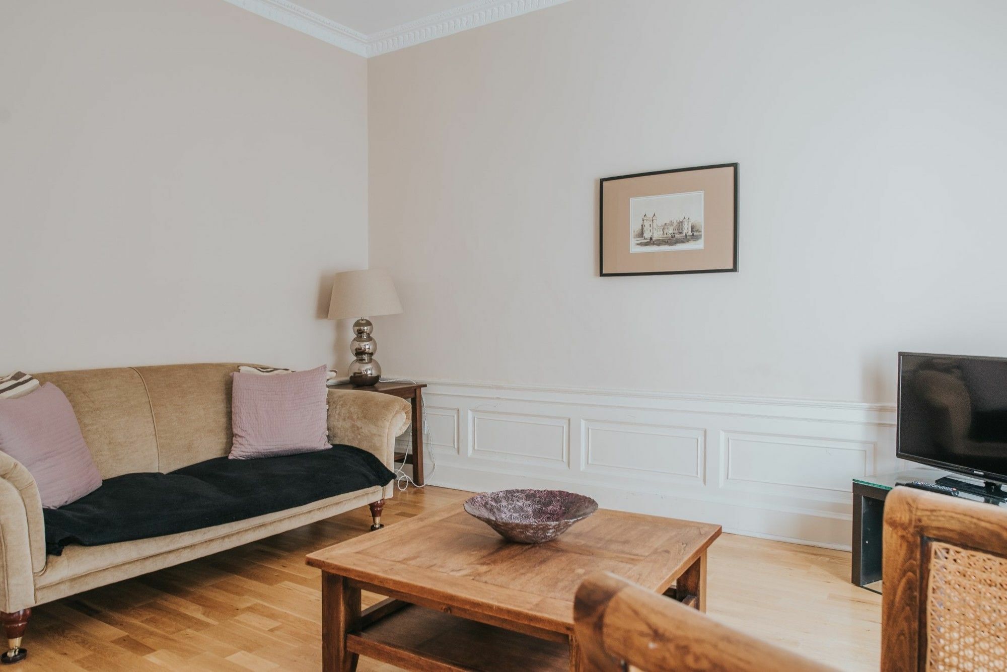 Reizand Apartments, Young St *