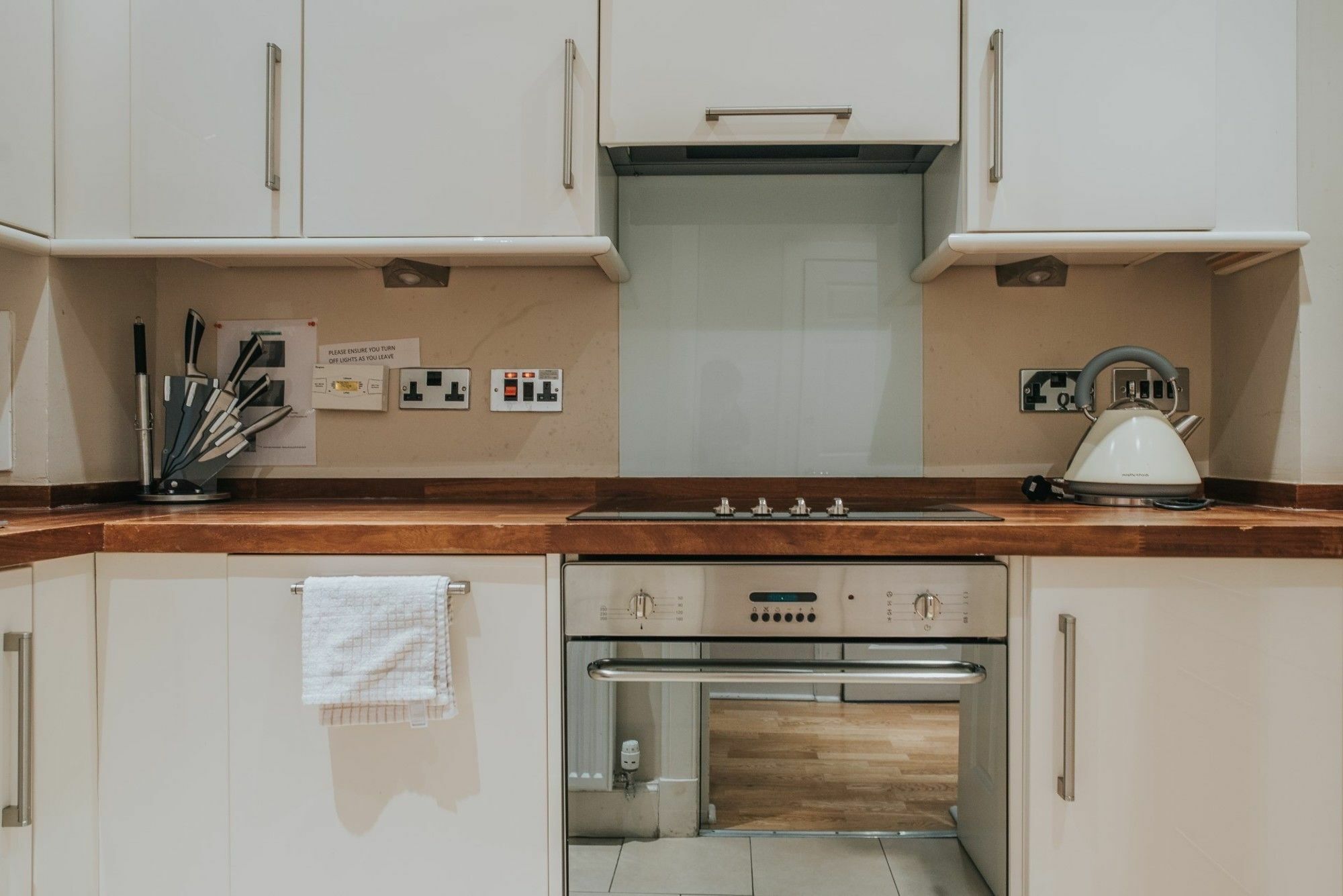 Apartment Reizand Apartments, Young St *