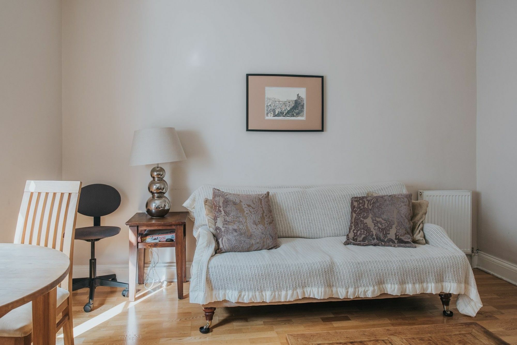 Reizand Apartments, Young St Apartment