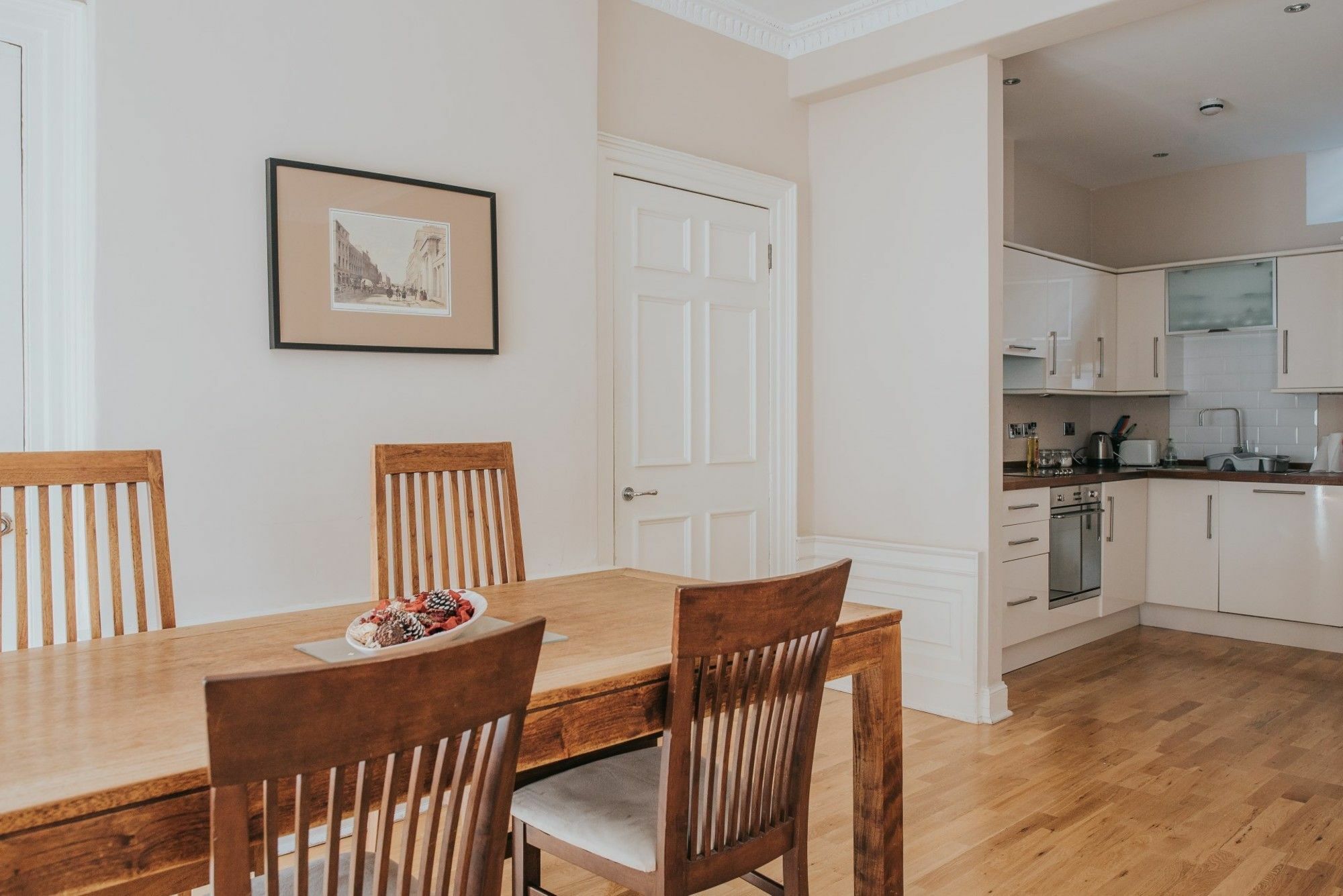 Reizand Apartments, Young St * Edinburgh