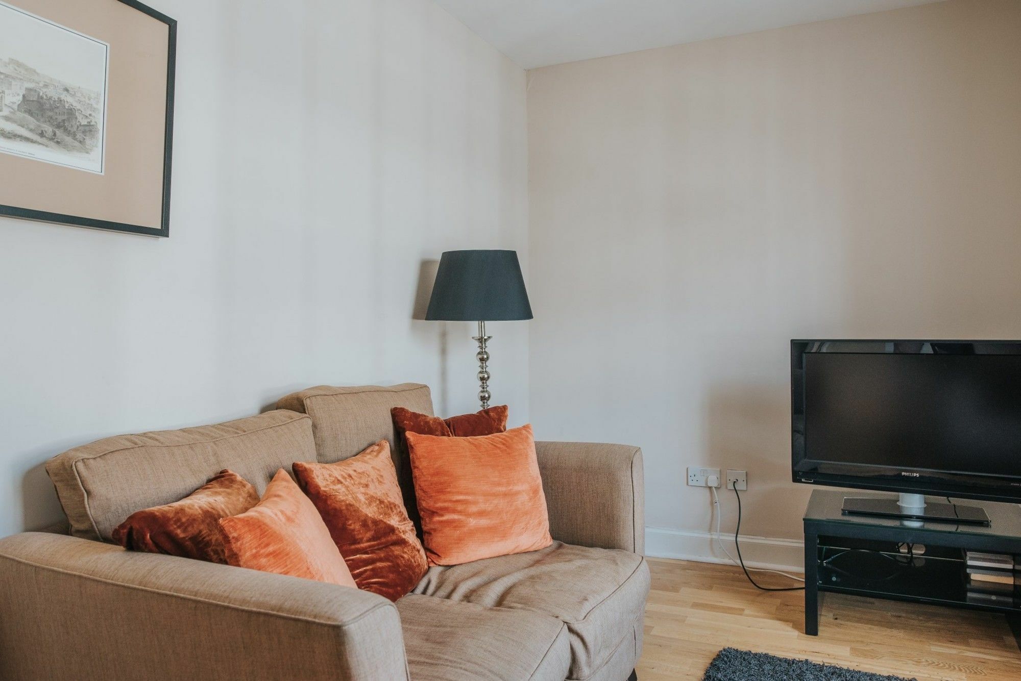 Reizand Apartments, Young St Apartment
