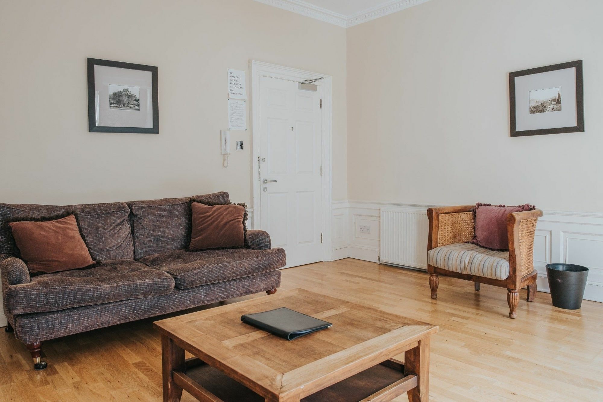 Reizand Apartments, Young St Apartment