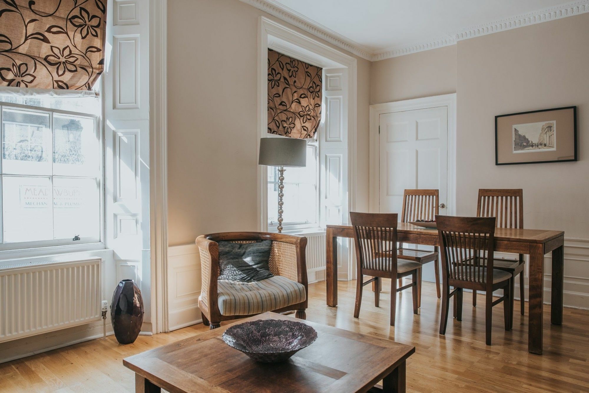 Reizand Apartments, Young St Apartment