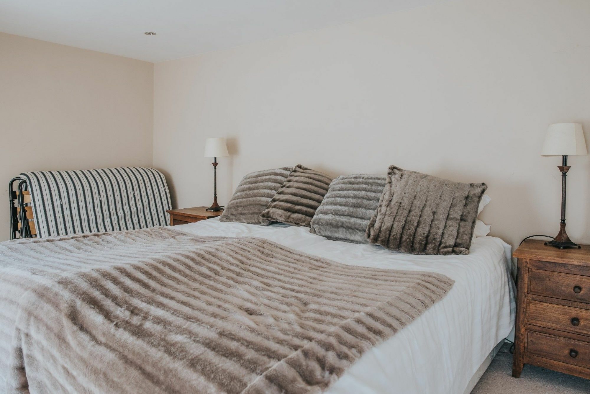 Reizand Apartments, Young St *