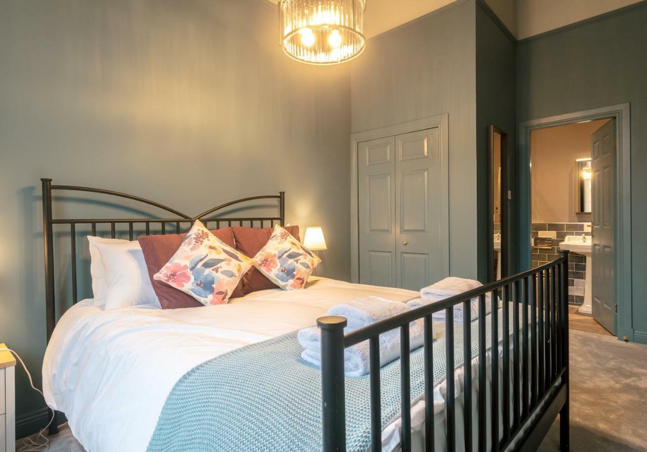 The Clarence Street Apartment *