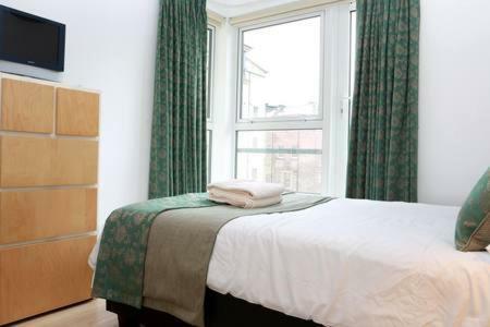 The Park - Holyrood Road With Free Parking Apartment *