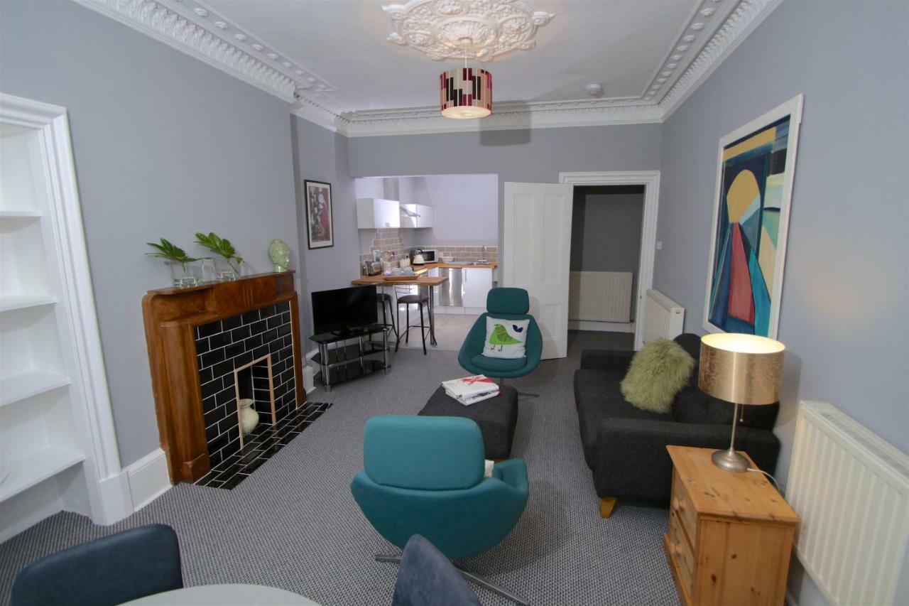 43 Flat 9 Montgomery Street * Edinburgh