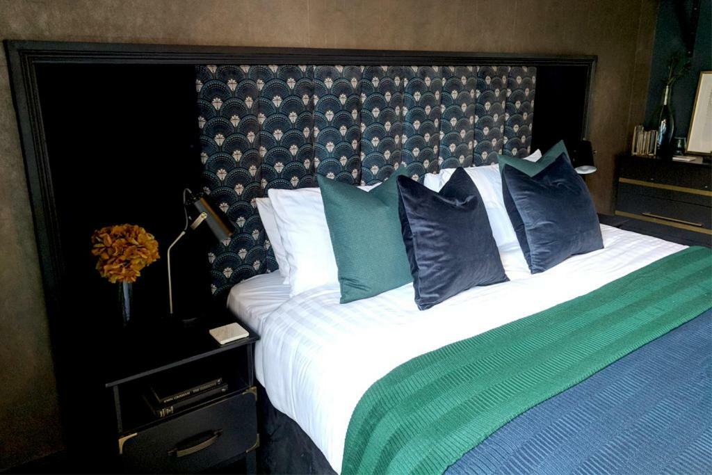 Luxury Boutique In Fashionable Stockbridge 5* Apartment