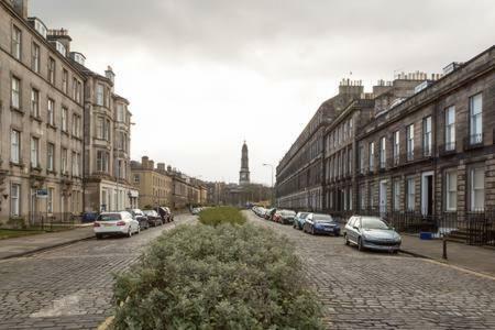 Grand & Spacious With Wifi Edinburgh