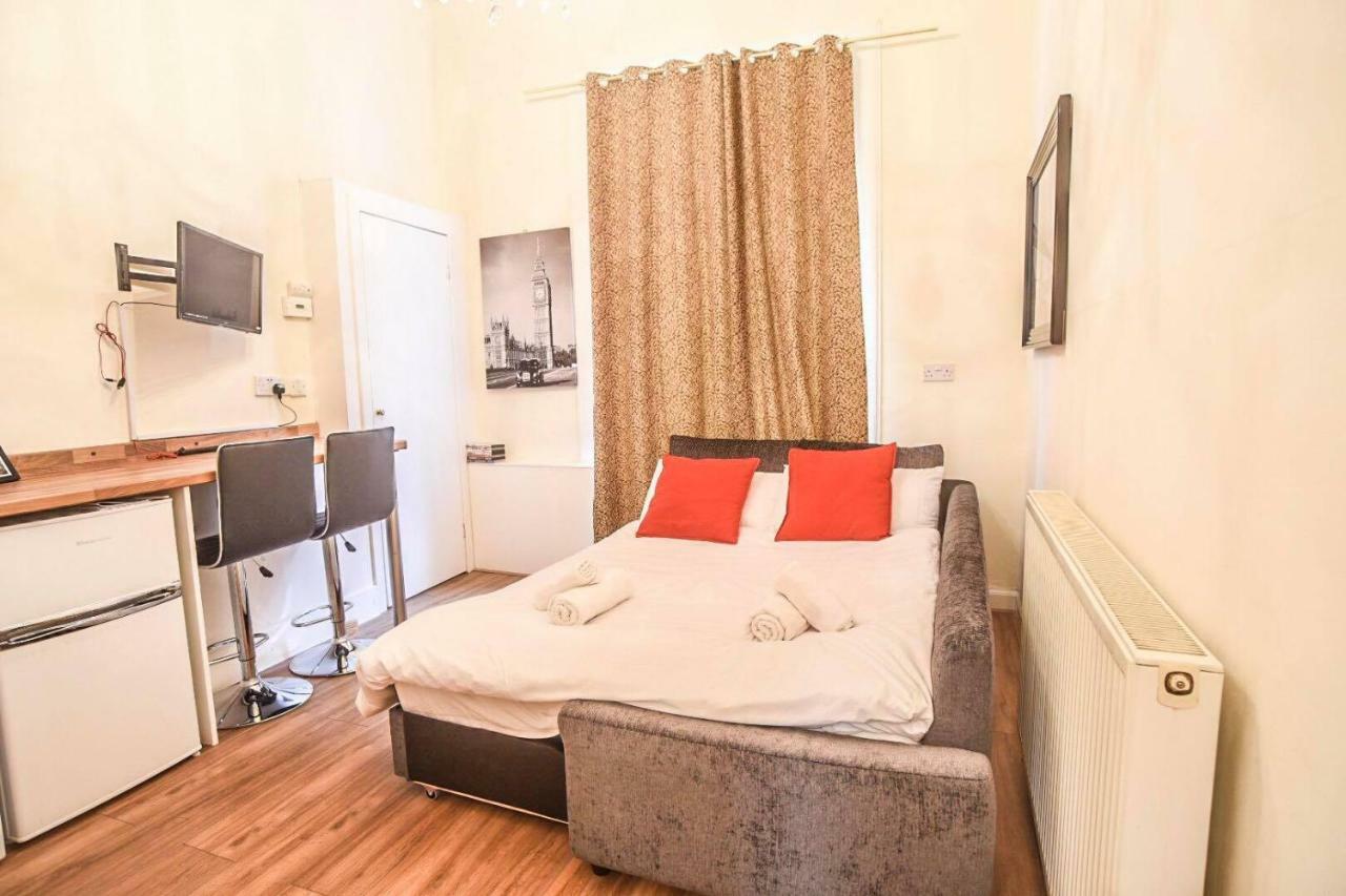 Ground Floor Centre Flat Close To Princess Street * Edinburgh