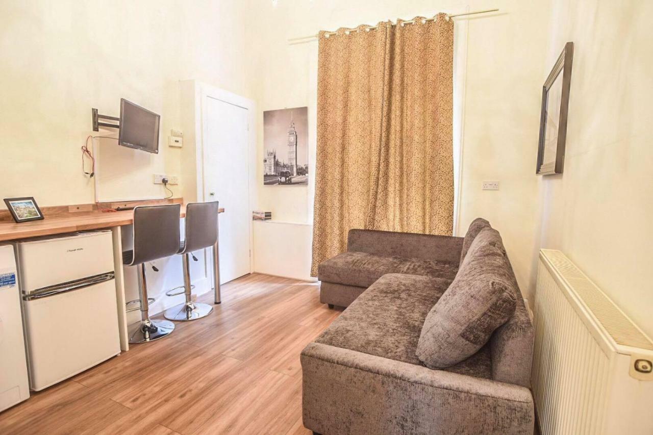 Ground Floor Centre Flat Close To Princess Street * Edinburgh