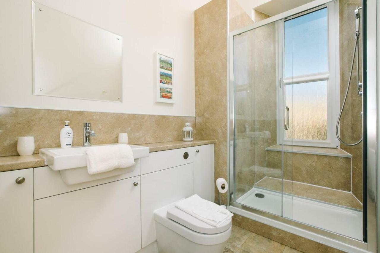 Pleasant Near Princes Street Gardens Apartment Edinburgh
