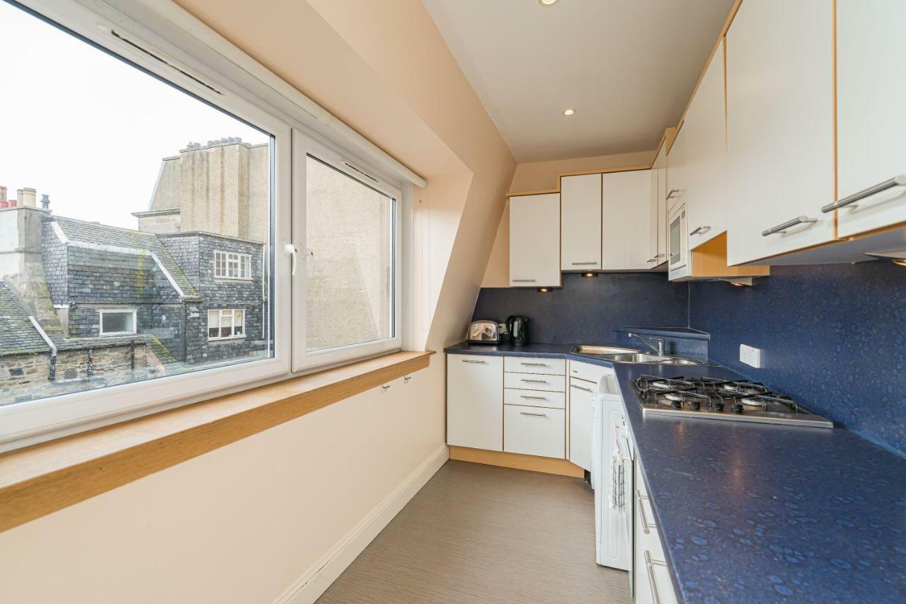2 Bedroom Central With Stunning Castle View Apartment Edinburgh