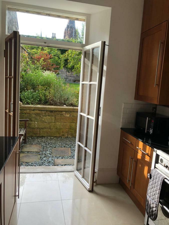 Beautiful Belgrave Garden Apt. *