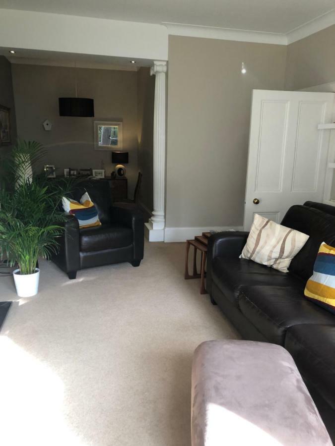 Beautiful Belgrave Garden Apt. *