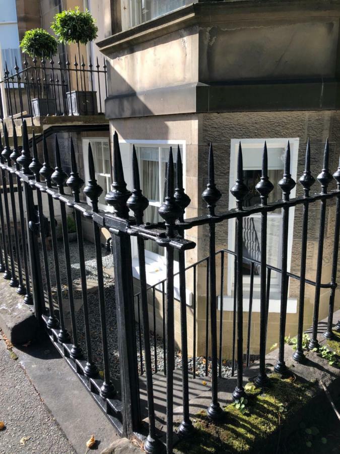 Beautiful Belgrave Garden Apt. Edinburgh