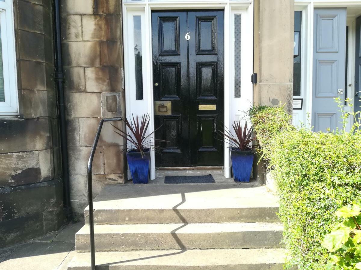 Victorian 3 Bedroom With Free Parking And Private Garden * EDI