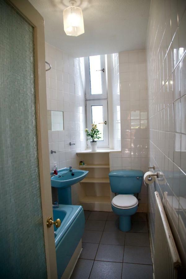 Victorian 3 Bedroom With Free Parking And Private Garden * EDI