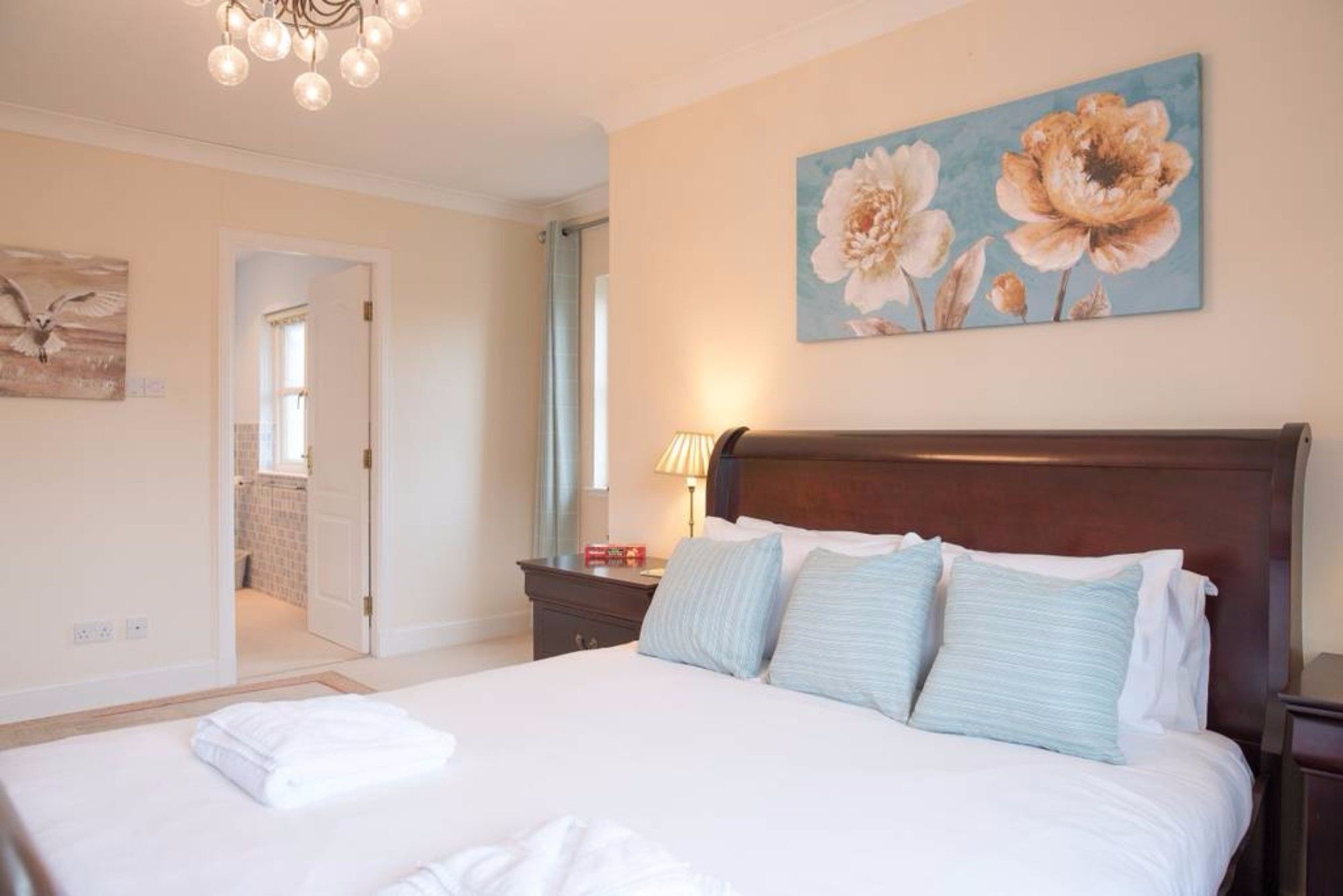 5 Bedroom House With Free Parking