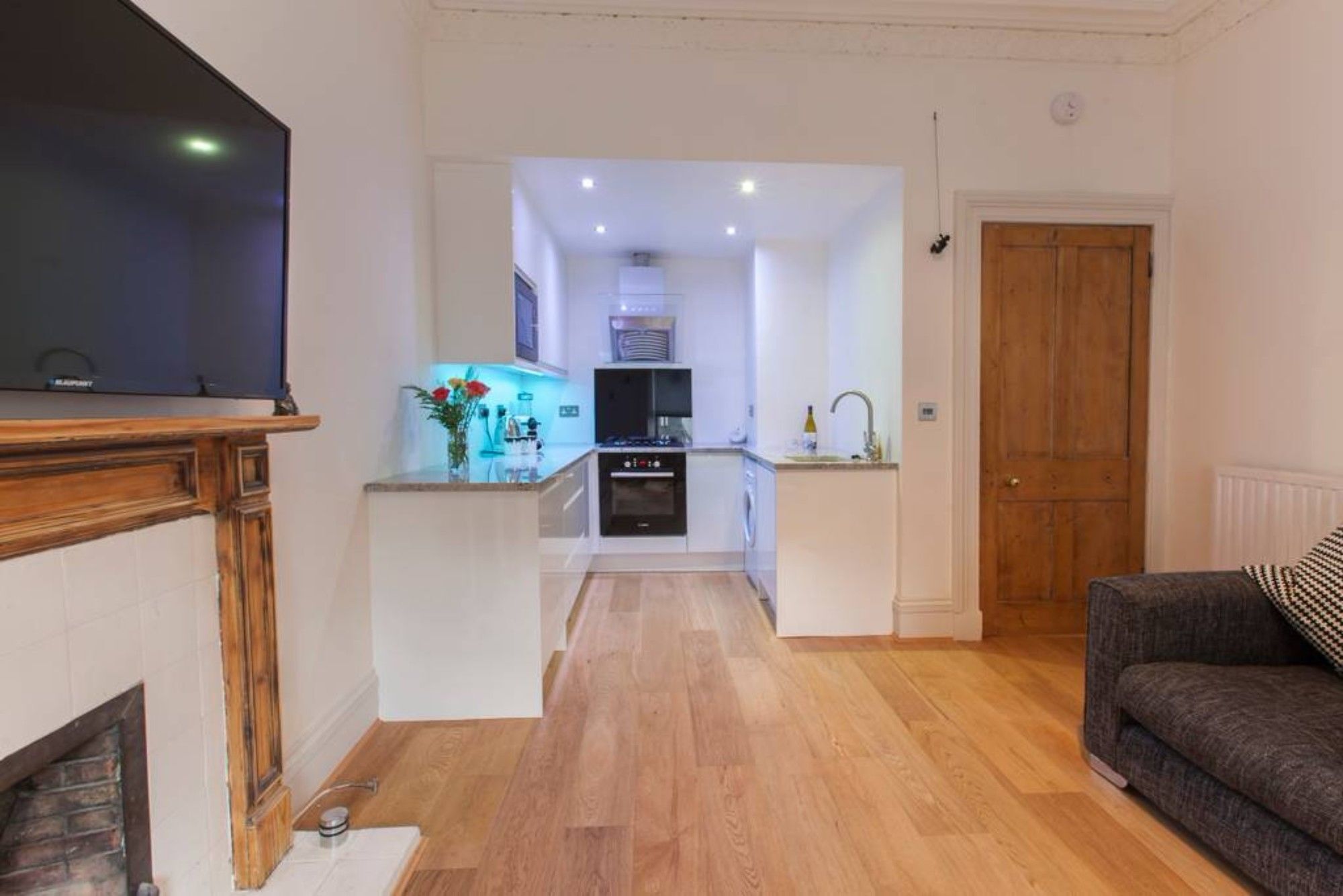 2 Bedroom Near Castle Apartment Edinburgh