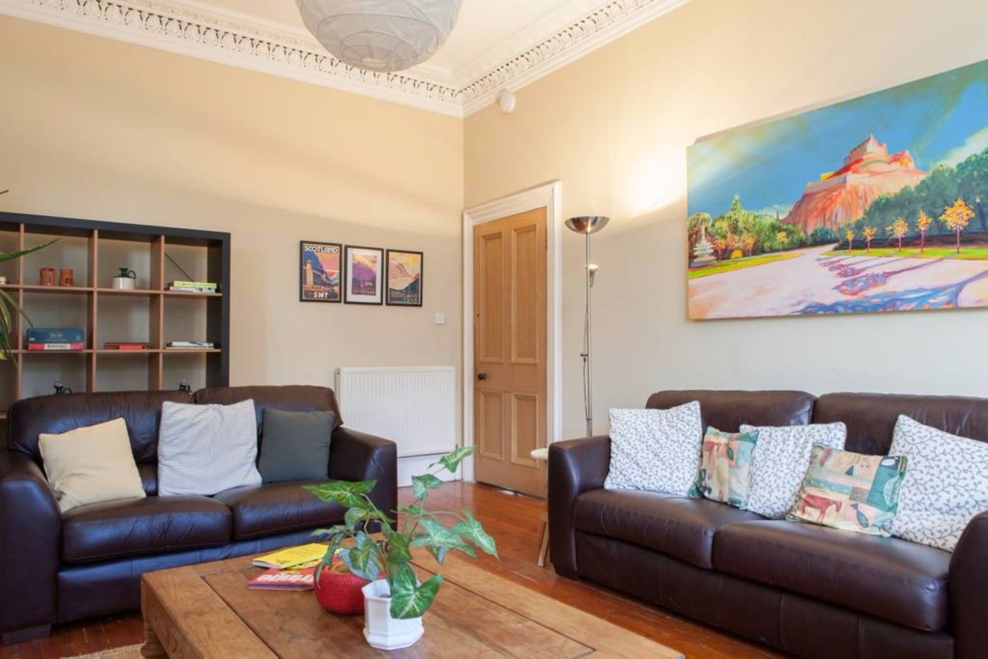 4 Bedroom Near The Meadows Apartment *