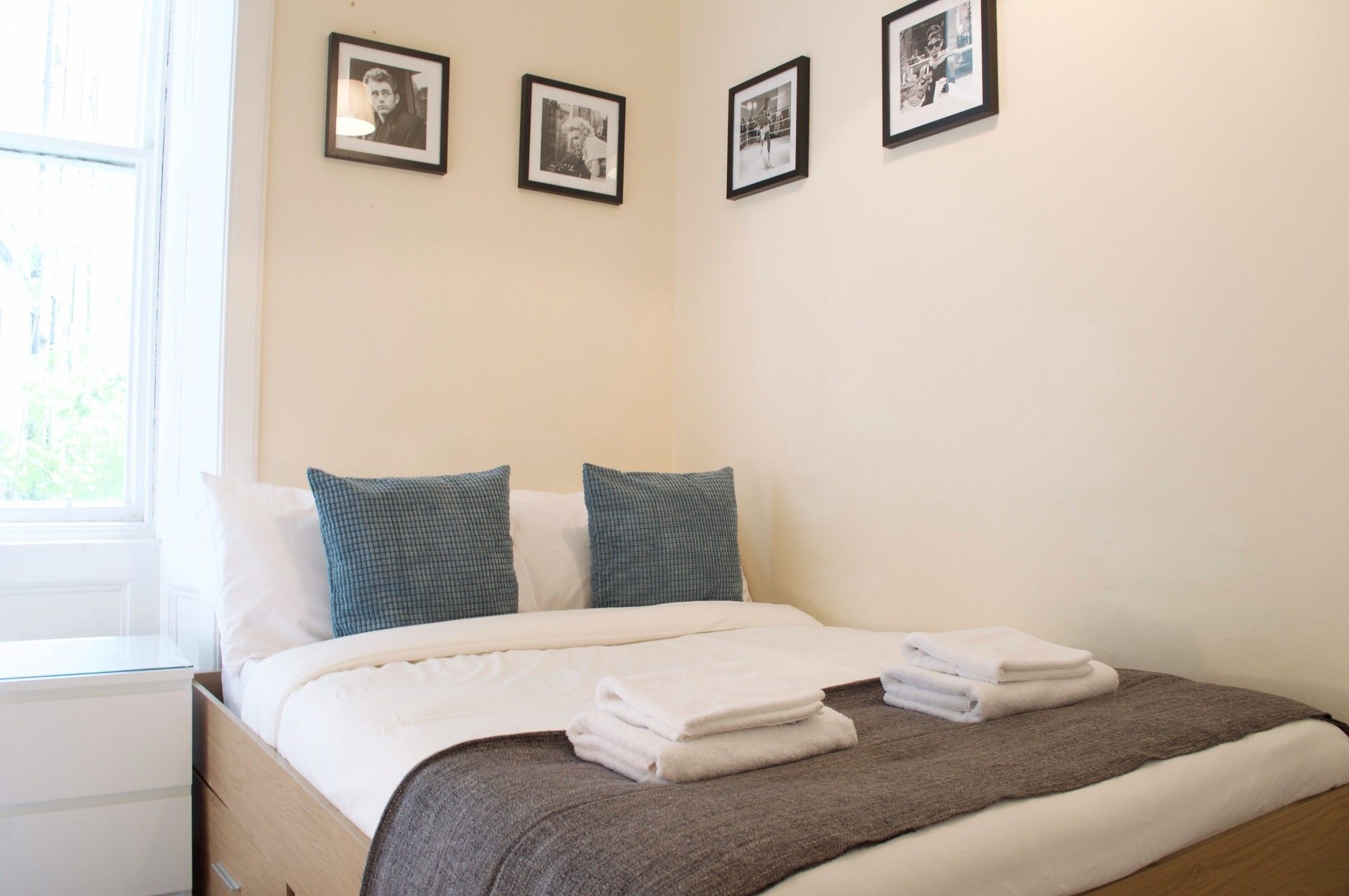 Apartment 3 Bedroom Accommodates 8
