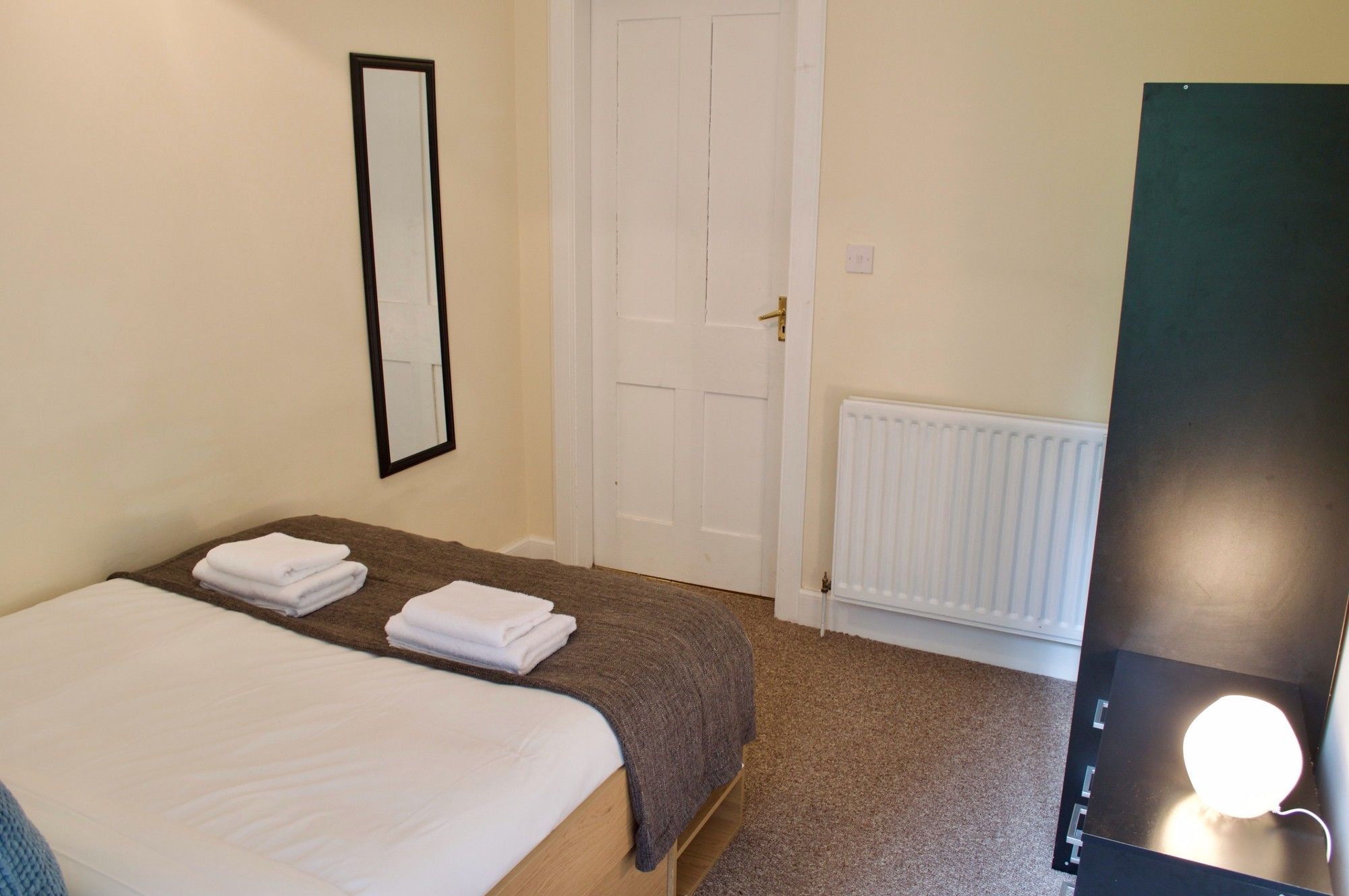 3 Bedroom Accommodates 8 Apartment *