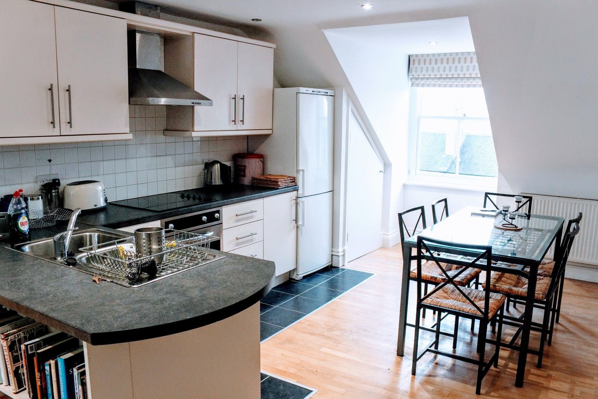 2 Bedroom Penthouse On Royal Mile EDI