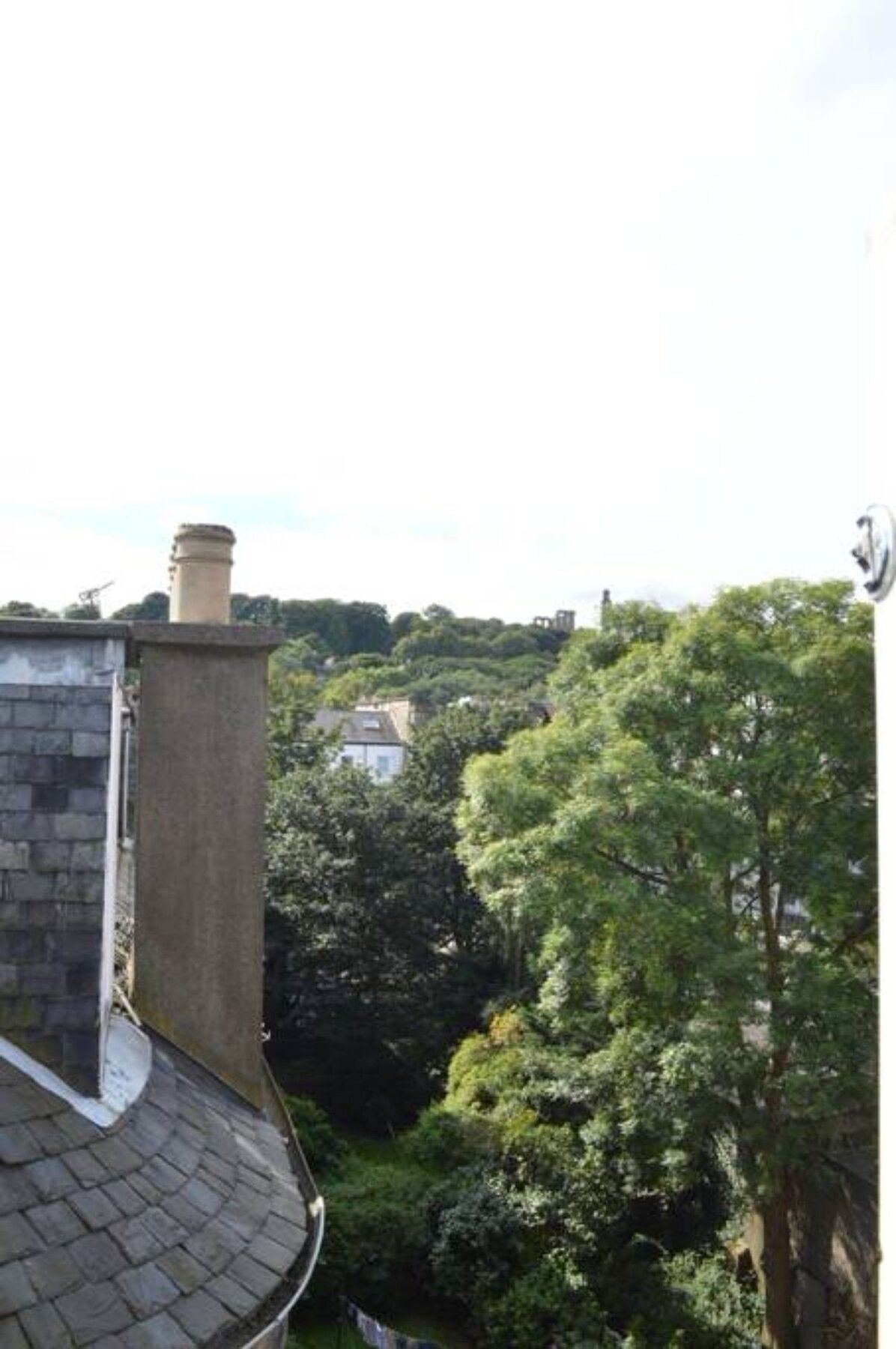 4 Bedroom Flat In Centre *