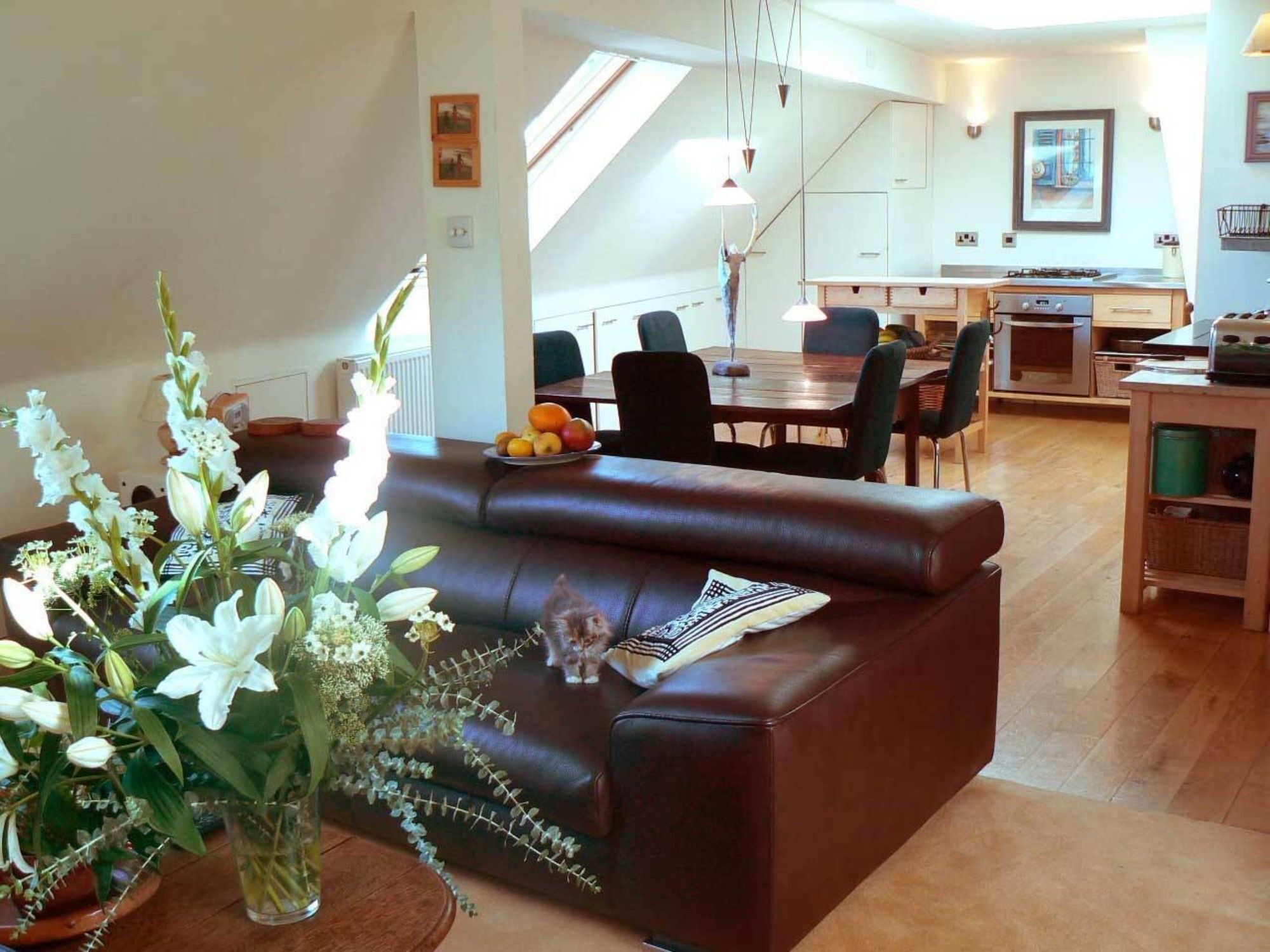 4 Bedroom Flat In Centre Apartment