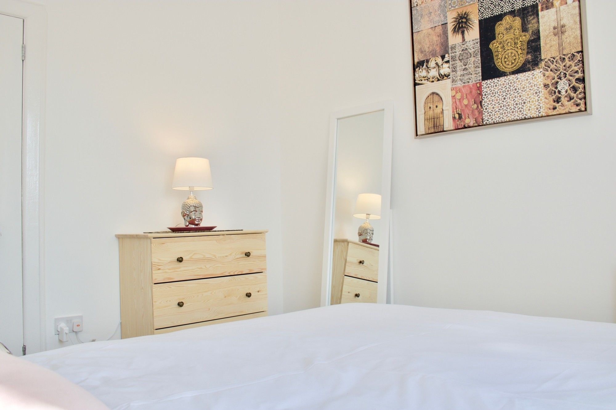 2 Bedroom Near Murrayfield Apartment