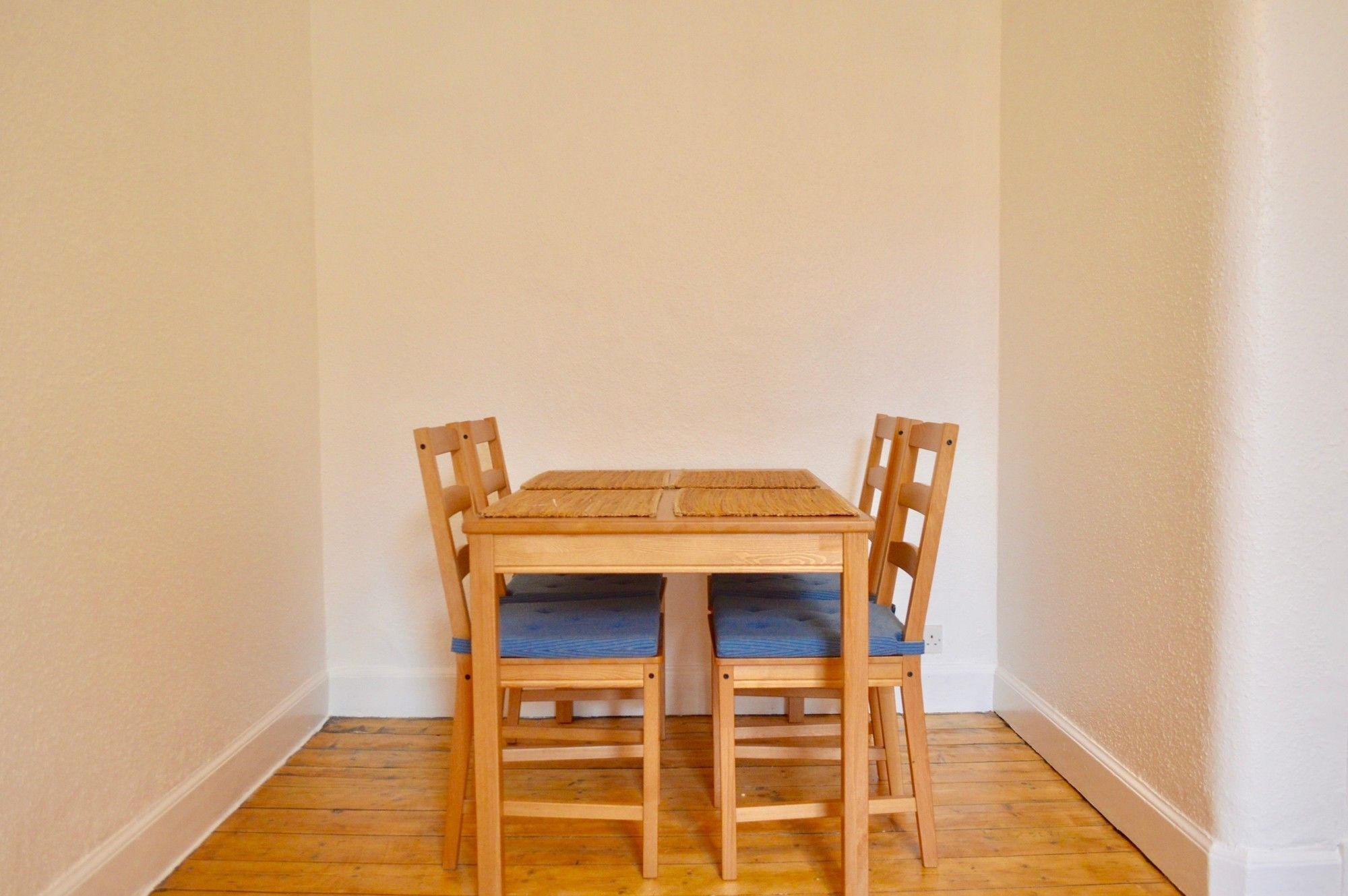 One Bedroom Flat With Box In Apartment *