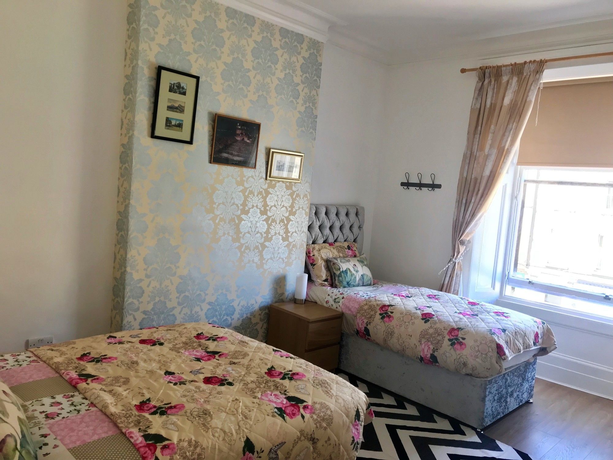 233 Leith * Edinburgh